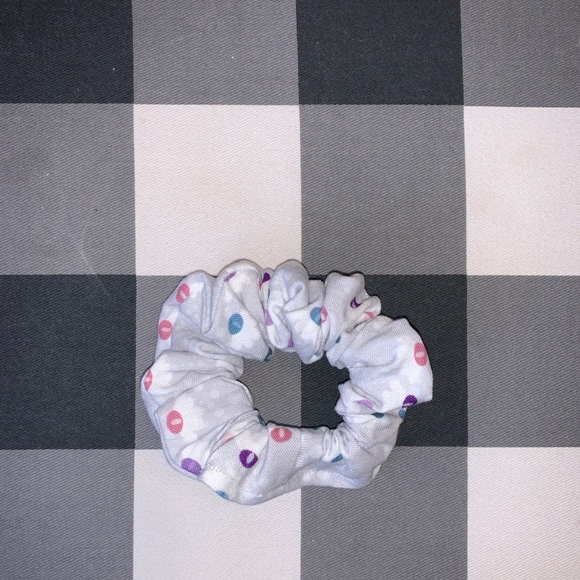 Gray Pattern Face Mask and Scrunchie Set - Picture 4 of 4